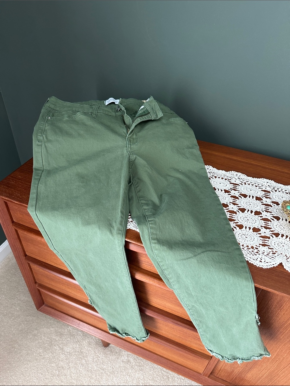crown & ivy Olive Cropped Ankle Pants with Frayed Hem